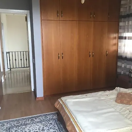 Budget Escape To The Seaside 라르나카