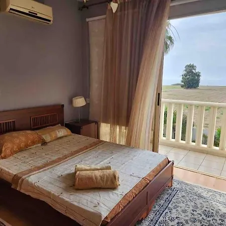 Budget Escape To The Seaside * לרנקה