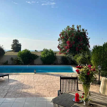 Budget Escape To The Seaside לרנקה