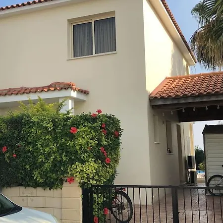 Budget Escape To The Seaside Villa Larnaca