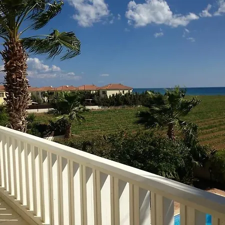 Budget Escape To The Seaside Ларнака
