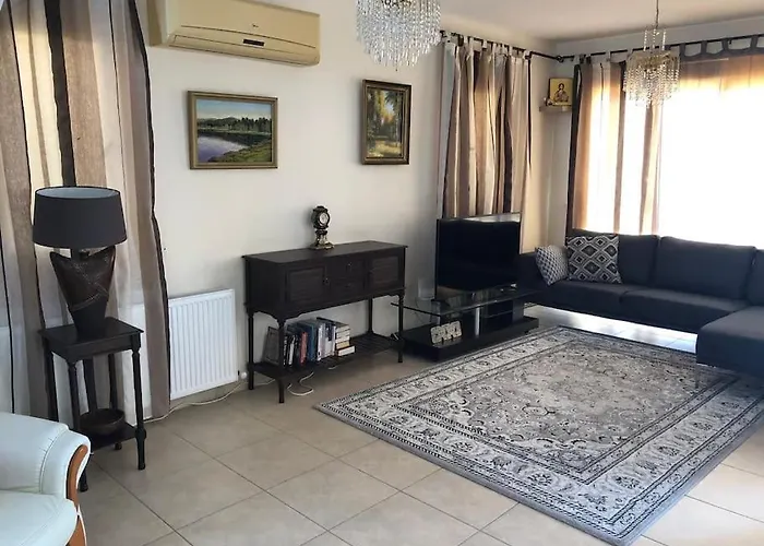 Budget Escape To The Seaside Vila Larnaca