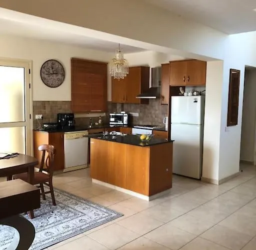 Budget Escape To The Seaside * Lárnaca