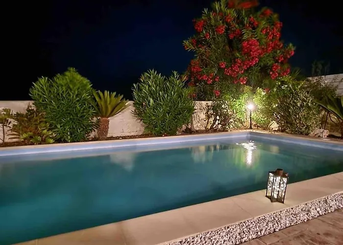 Budget Escape To The Seaside *