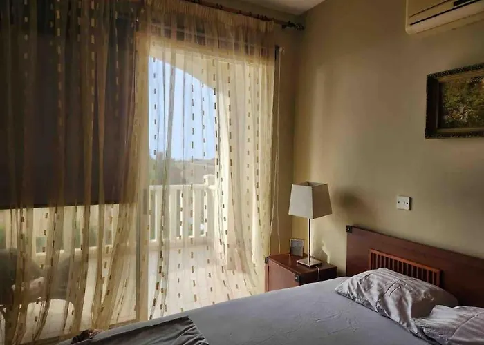 Budget Escape To The Seaside Villa Lárnaca