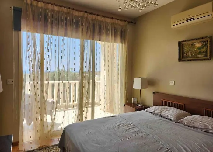 Budget Escape To The Seaside Vila