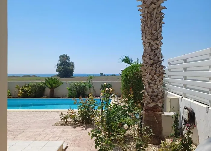 Budget Escape To The Seaside Villa