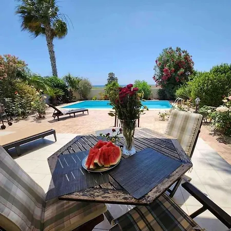 Villa Budget Escape To The Seaside Larnaca